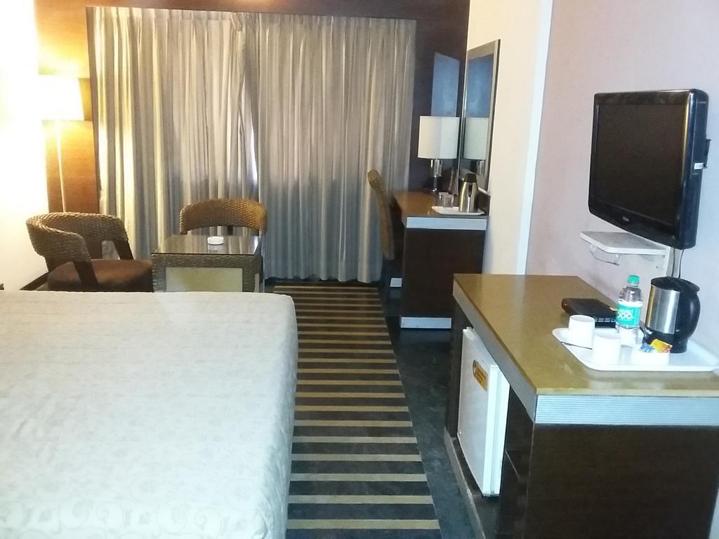 Hotel Dr Rajkumar International Bangalore Exterior photo