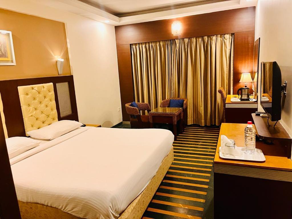 Hotel Dr Rajkumar International Bangalore Exterior photo